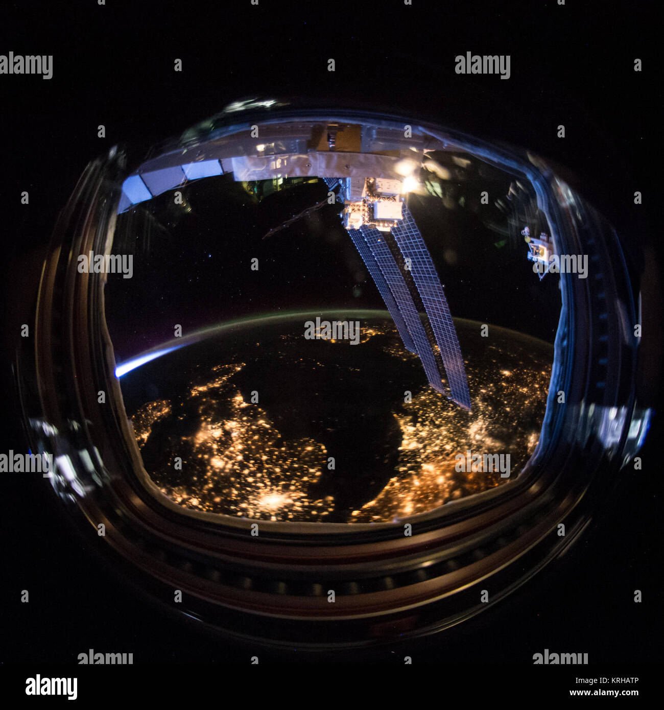 ISS-46 Fischaugenobjektiv nacht Ansicht der Erde Stockfoto