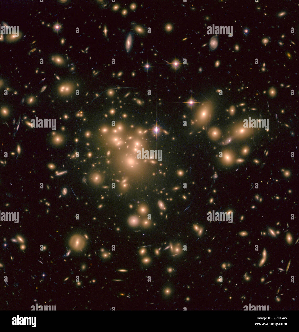 Galaxienhaufen Abell 1689 HST ACS WFC H. Ford (JHU) Abell 1689 (durch das Hubble Space Telescope erfasst) Stockfoto
