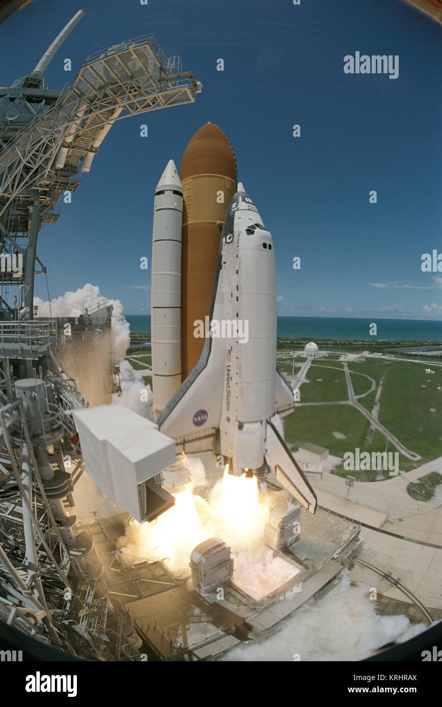 Die Internationale Raumstation NASA Space Shuttle Discovery startet für die Mission STS-121 im Kennedy Space Center starten 39B Juli 4, 2006 Komplexe in Merritt Island, Florida. Stockfoto