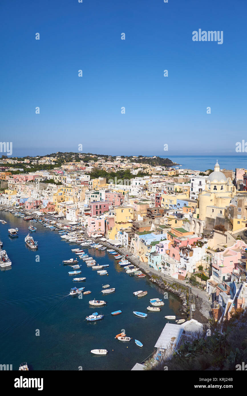 Marina Corricella von oben, der berühmten Fisherman Village - Insel Procida, Golf von Neapel, Italien Stockfoto