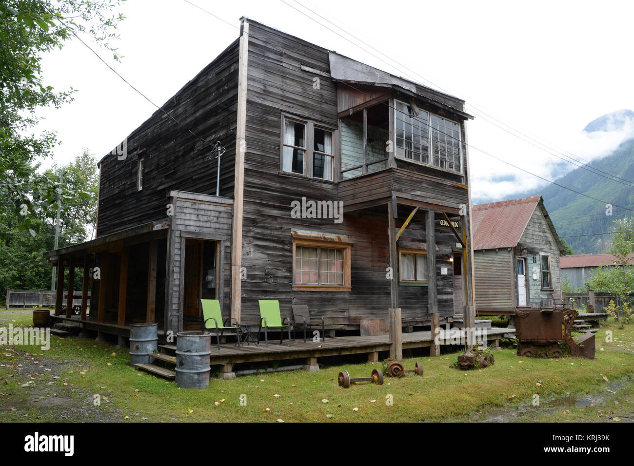 Ein restauriertes der Jahrhundertwende aus Holz in der alten Minenstadt Stewart, British Columbia, Kanada. Stockfoto