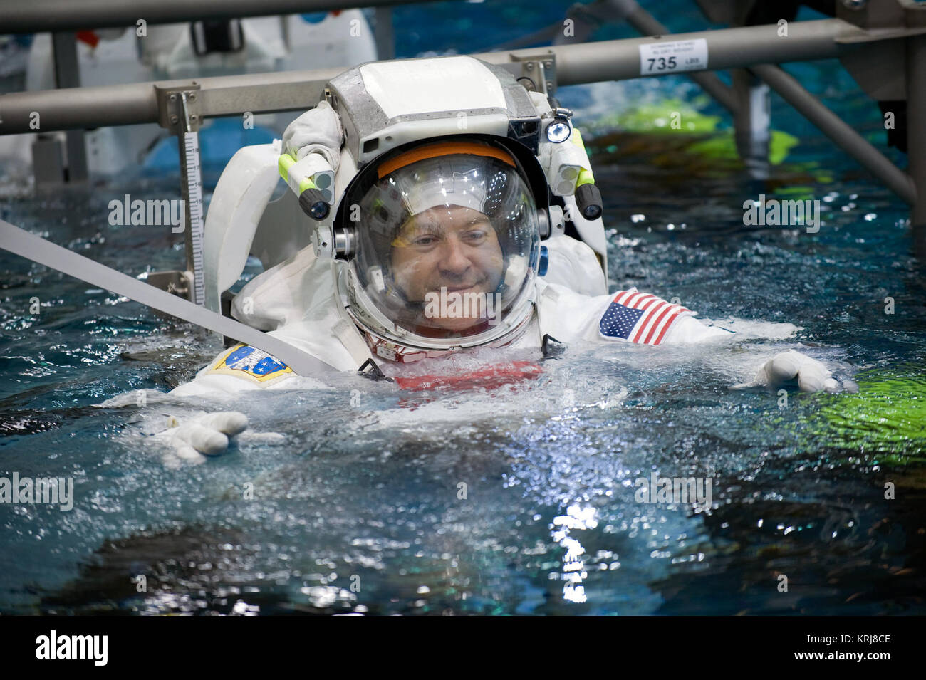 STS-130 Crew Mitglieder George Zamka, Steve Robinson, Robert Behnken und Nick Patrick, geeignet und bereit für die NBL STS-120 20A EVA 2 Ausbildung. Foto Datum: 17. Juli 2009. Ort: NBG-Pool Oberschale. Fotograf: Robert Markowitz STS-130 Training Neutral Buoyancy Laboratory Patrick 2. Stockfoto