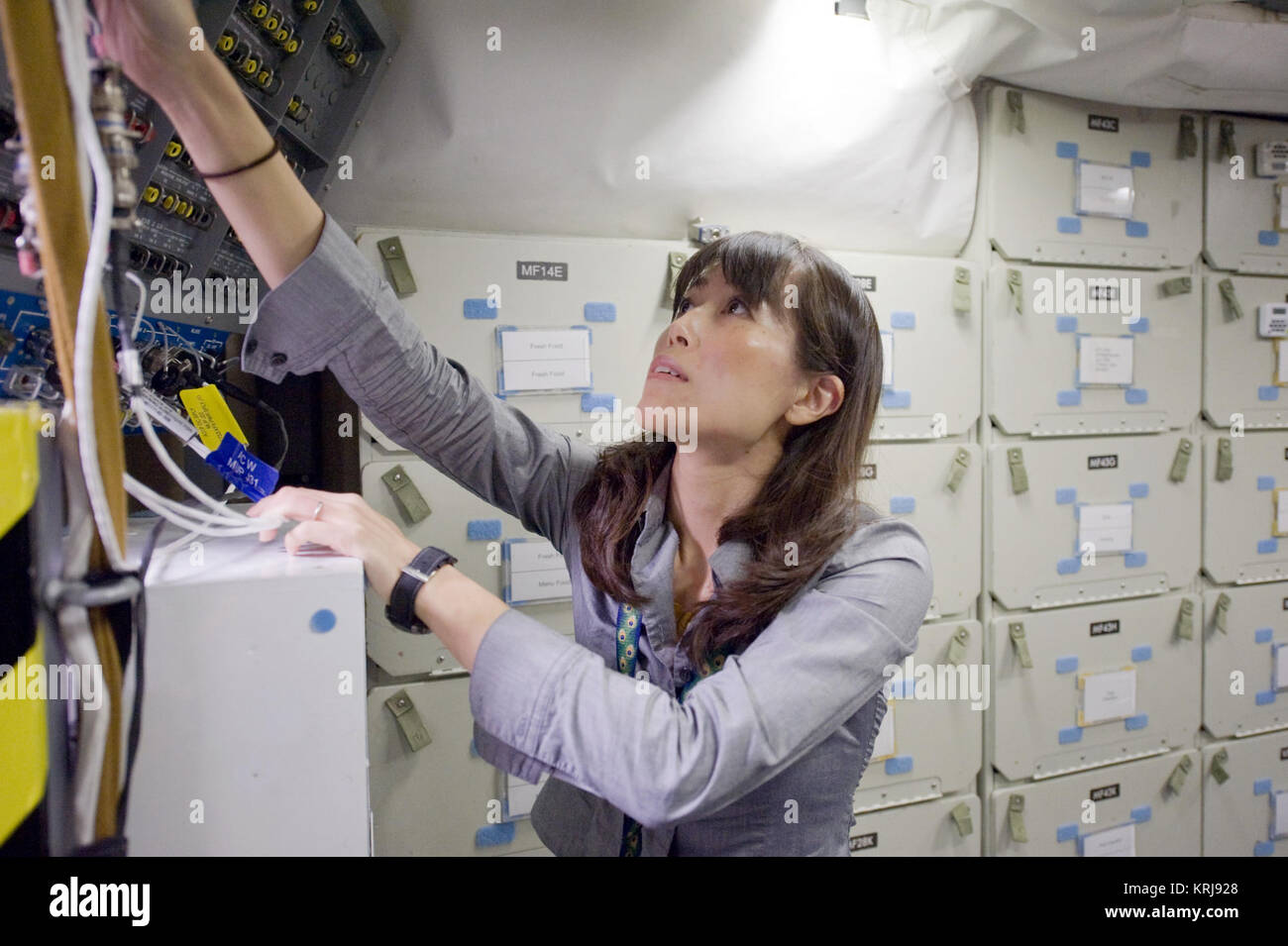 STS-131 Crew Training während deorbit prep Schulung - Commander Alan Poindexter. Foto Datum: September 11, 2009. Ort: Gebäude 5, Süden, Fixed Base Trainer. Fotograf: Robert Markowitz. STS-131 Yamazaki Shuttle M Simulator Stockfoto
