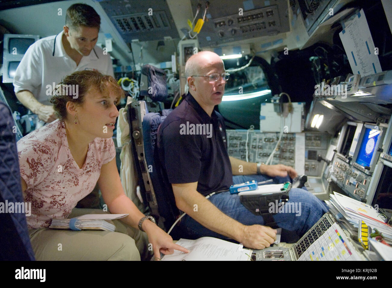 STS-131 Crew Training während deorbit prep Schulung - Commander Alan Poindexter. Foto Datum: September 11, 2009. Ort: Gebäude 5, Süden, Fixed Base Trainer. Fotograf: Robert Markowitz. STS-131 Training Shuttle Mission Simulator 2 Stockfoto