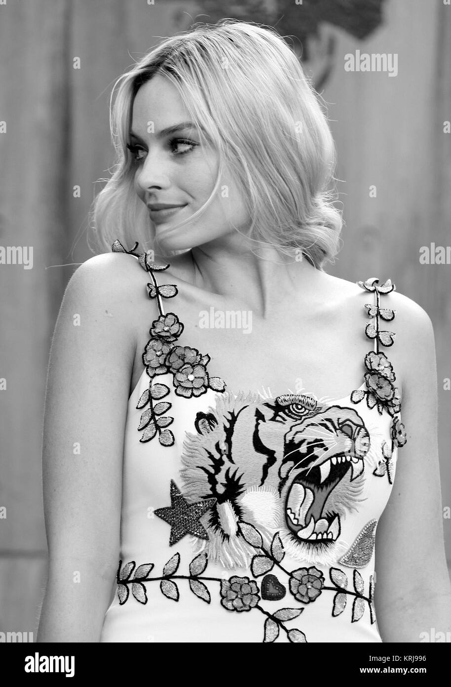 LONDON - 03.August 2016: (Bild digital geändert werden monochrom) Margot Robbie besucht die Suicide Squad Film Premiere am 03.August in London 2016 Stockfoto