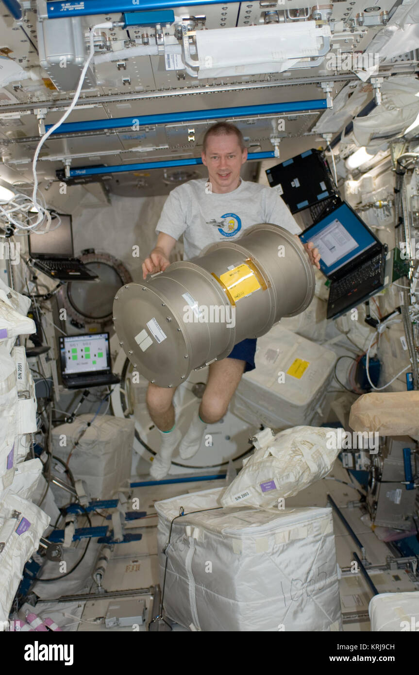 ISS-21 Frank De Winne mit Materials Science Laboratory Hardware im Kibo Labor Stockfoto