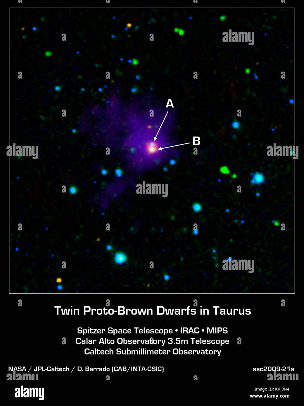 Das Bild zeigt zwei junge Braune Zwerge, Objekte, die irgendwo zwischen Planeten und Sternen in Bezug auf ihre Temperatur und Masse fallen. Braune Zwerge sind kühler und weniger massiv als Sterne, nie Zünden des nuklearen Feuer, die ihre größeren Cousins, doch sie mehr massiv sind (und in der Regel wärmer) als Planeten. Bei der braunen Zwerge geboren, sie Wärme in der Nähe Gas und Staub, Mit leistungsstarken Teleskopen wie die NASA-Weltraumteleskop Spitzer, um ihre Anwesenheit zu erkennen. Hier sehen wir eine lange gesucht - nach Ansicht dieser sehr jungen Objekte, mit A und B, die scheinen, so eng-Raum Stockfoto