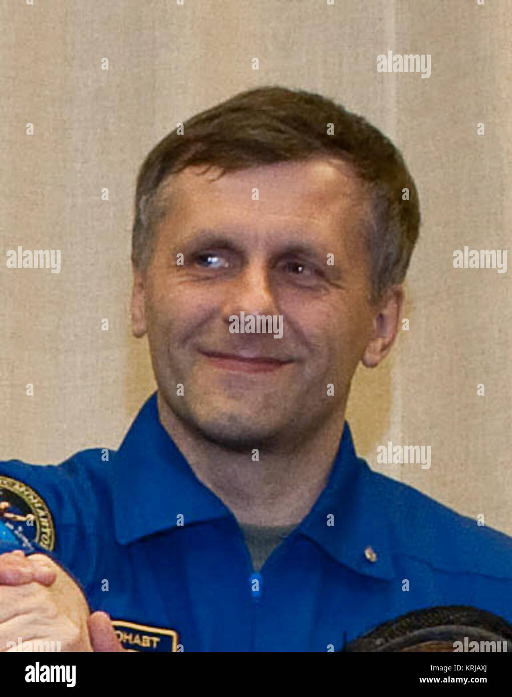 Expedition 23 Flight Engineer Tracy Caldwell Dyson, vorne links, Expedition 23 Sojus Kommandant Alexander Skvortsov, Mitte und Expedition 23 Flugingenieur Mikhail Kornienko pose mit Backup Crewmitglieder NASA-Flugingenieur Scott Kelly von den USA, hinten links, Bordingenieur Alexander Samokutyayev Russlands, zurück, und Flugingenieur Andrei Borisenko von Russland, vor der Besatzungen" Start an Bord einer Sojus zur Internationalen Raumstation am Freitag, 2. April 2010, in Baikonur, Kasachstan. Photo Credit: (NASA/Carla Cioffi) Andrei Borisenko Stockfoto