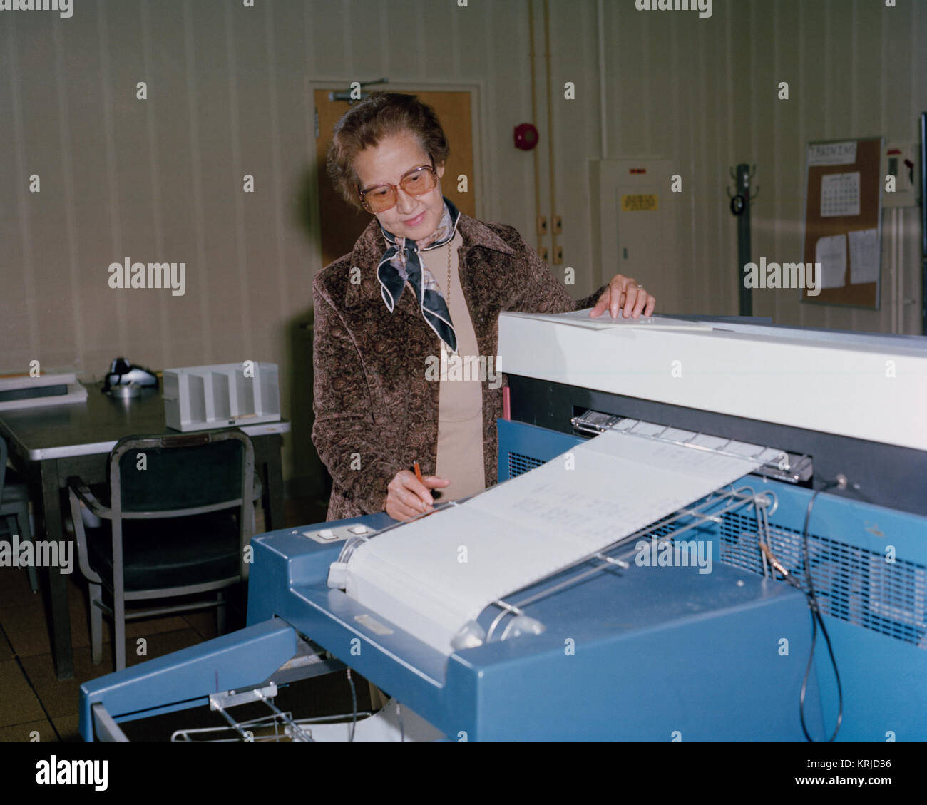R 1980-L -00022 002 Katherine Johnson bei der NASA Langley Research Center 1980 Stockfoto