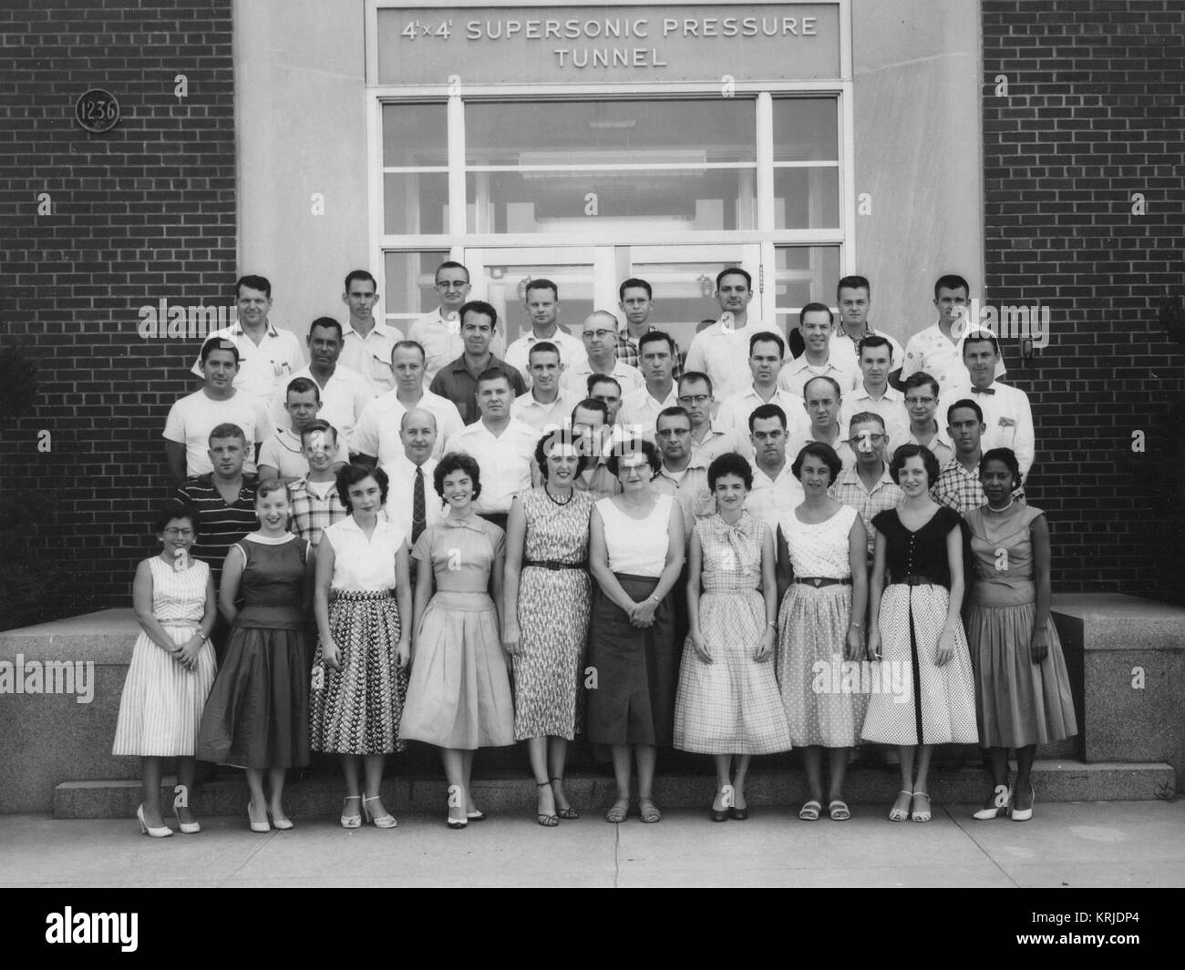 NASA Human Computer - Mary Jackson zu weit rechts - Tunnel Personal 1950 im s Stockfoto
