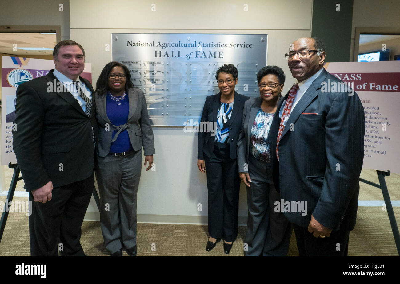 Das US-Landwirtschaftsministerium (USDA) Natürliche landwirtschaftliche Statistiken Service (NASS) die Auszeichnungen für herausragende Leistungen und Hall of Fame Induktion Zeremonie auf der Terrasse des in Washington, D.C., am Freitag, den 15. Dezember 2017 halten. Während der Zeremonie, NASS eingesetzt William (Bill) Kibler und Alfonzo Ablassen in die NASS Hall des Ruhmes und anerkannten Leistungen der Agentur sowie die hervorragende Arbeit von NASS Personal und der Nationalen Vereinigung der Staatlichen Abteilung für Landwirtschaft (NASDA) Enumeratoren. Stockfoto