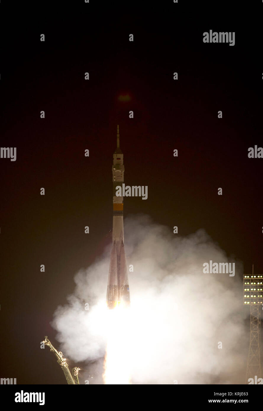 Die Sojus TMA-02 M Raumschiff startet vom Kosmodrom Baikonur in Kasachstan früher Mittwoch, Juni 8, 2011 die Expedition 28 Sojus Commander Sergej Wolkow von Russland, NASA-Flugingenieur Mike Fossum und JAXA (Japan Aerospace Exploration Agency) Flight Engineer Satoshi Furukawa zur Internationalen Raumstation. Sie werden am Bahnhof Donnerstag kommen die Expedition 28 Crew zu verbinden. Photo Credit: (NASA/Carla Cioffi) Sojus TMA-02 M Raketenstarts Stockfoto