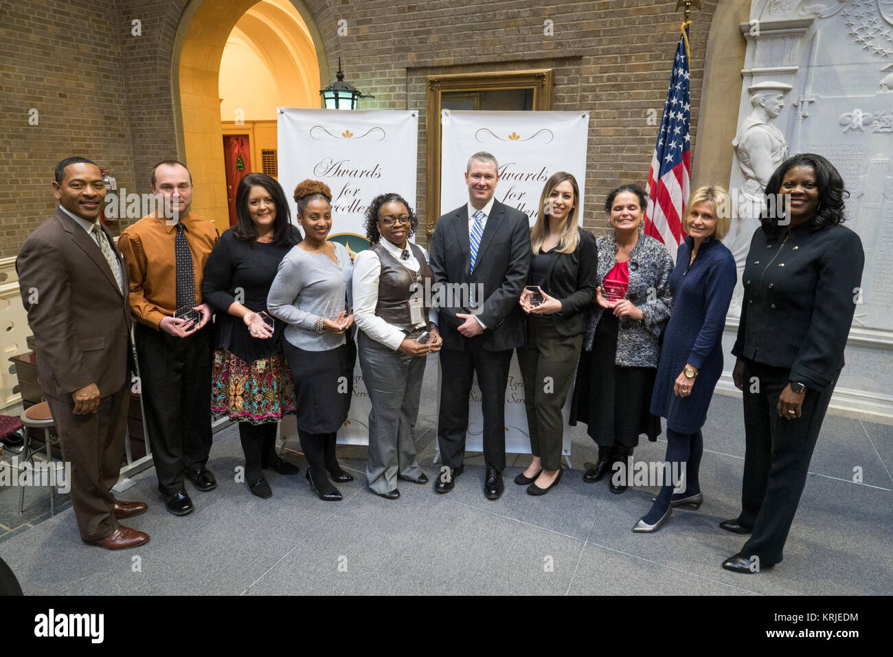 Das US-Landwirtschaftsministerium (USDA) Natürliche landwirtschaftliche Statistiken Service (NASS) die Auszeichnungen für herausragende Leistungen und Hall of Fame Induktion Zeremonie auf der Terrasse des in Washington, D.C., am Freitag, den 15. Dezember 2017 halten. Während der Zeremonie, NASS eingesetzt William (Bill) Kibler und Alfonzo Ablassen in die NASS Hall des Ruhmes und anerkannten Leistungen der Agentur sowie die hervorragende Arbeit von NASS Personal und der Nationalen Vereinigung der Staatlichen Abteilung für Landwirtschaft (NASDA) Enumeratoren. Stockfoto