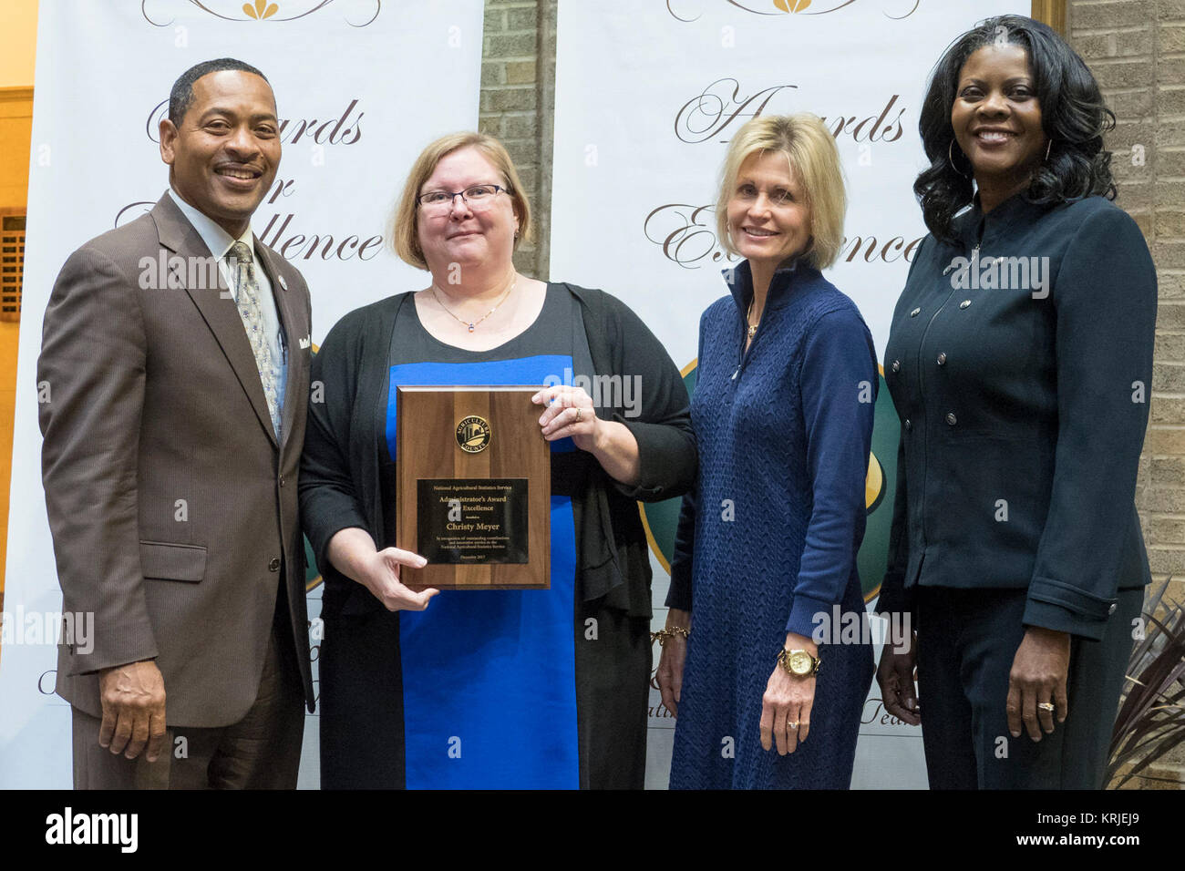 Das US-Landwirtschaftsministerium (USDA) Natürliche landwirtschaftliche Statistiken Service (NASS) die Auszeichnungen für herausragende Leistungen und Hall of Fame Induktion Zeremonie auf der Terrasse des in Washington, D.C., am Freitag, den 15. Dezember 2017 halten. Während der Zeremonie, NASS eingesetzt William (Bill) Kibler und Alfonzo Ablassen in die NASS Hall des Ruhmes und anerkannten Leistungen der Agentur sowie die hervorragende Arbeit von NASS Personal und der Nationalen Vereinigung der Staatlichen Abteilung für Landwirtschaft (NASDA) Enumeratoren. Stockfoto