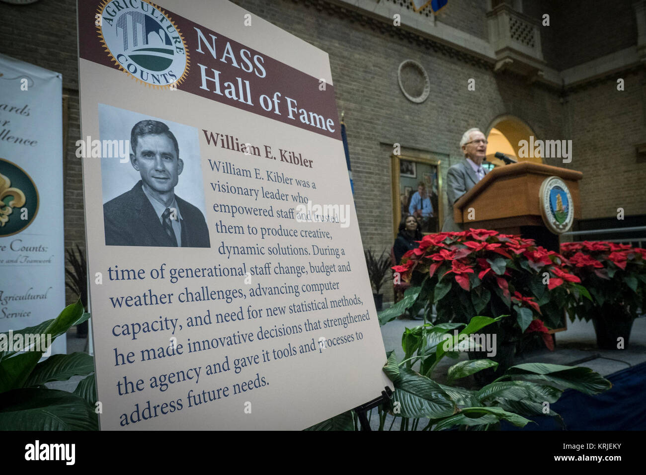 Das US-Landwirtschaftsministerium (USDA) Natürliche landwirtschaftliche Statistiken Service (NASS) die Auszeichnungen für herausragende Leistungen und Hall of Fame Induktion Zeremonie auf der Terrasse des in Washington, D.C., am Freitag, den 15. Dezember 2017 halten. Während der Zeremonie, NASS eingesetzt William (Bill) Kibler und Alfonzo Ablassen in die NASS Hall des Ruhmes und anerkannten Leistungen der Agentur sowie die hervorragende Arbeit von NASS Personal und der Nationalen Vereinigung der Staatlichen Abteilung für Landwirtschaft (NASDA) Enumeratoren. Stockfoto
