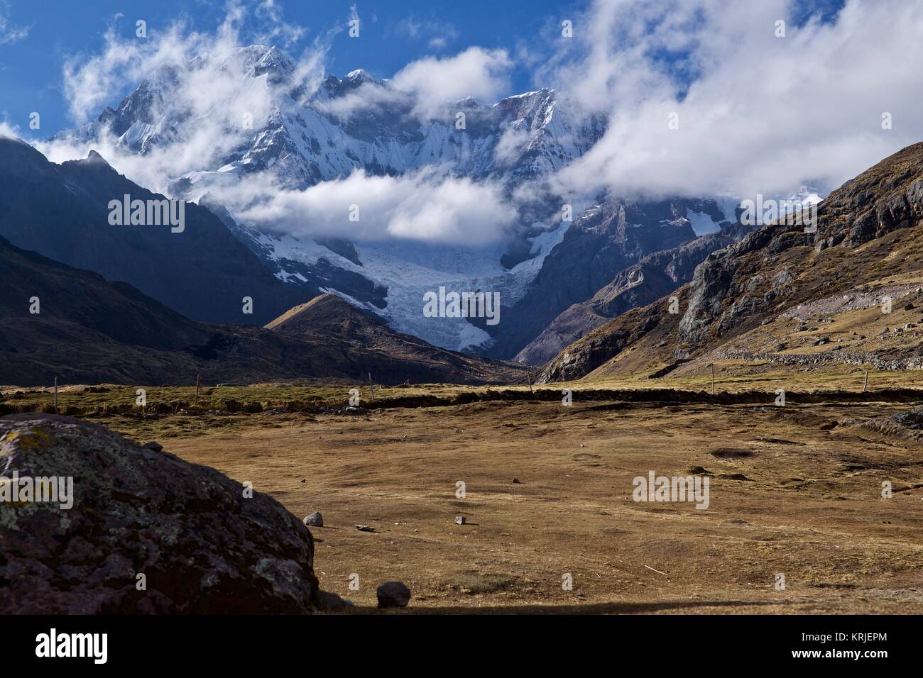 Apu Ausangate der höchste Berg im Heiligen Tal Peru, einer der beliebtesten und schönsten Trekkingtouren in Peru Stockfoto