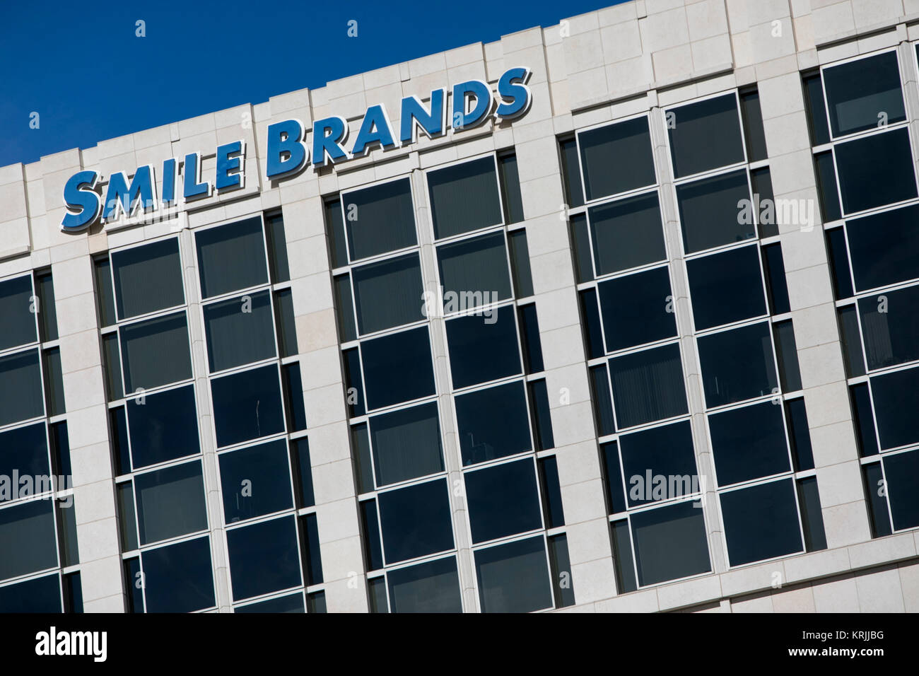 Ein logo Zeichen außerhalb des Hauptsitzes der Lächeln Brands Inc. in Irvine, Kalifornien, am 9. Dezember 2017. Stockfoto