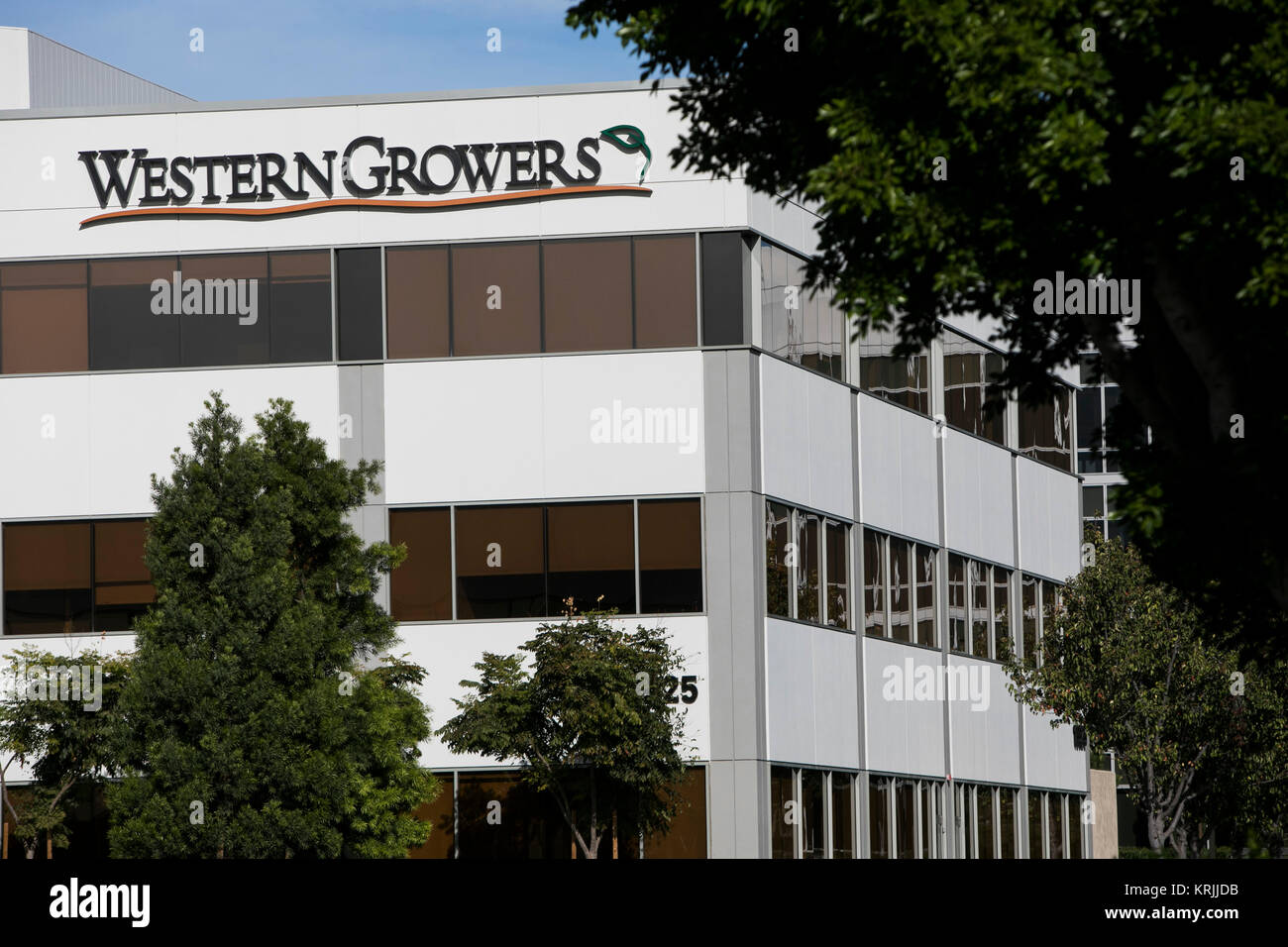 Ein logo Zeichen außerhalb des Hauptsitzes der Western Growers in Irvine, Kalifornien, am 9. Dezember 2017. Stockfoto