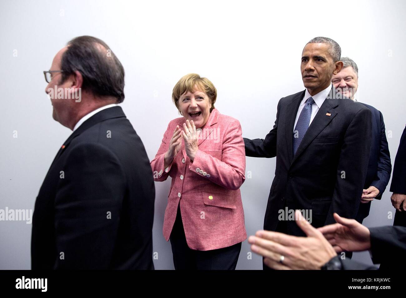 Die deutsche Bundeskanzlerin Angela Merkel und US-Präsident Barack Obama für ein Gruppenfoto mit europäischen Staats- und Regierungschefs, den 9. Juli 2016 in Warschau, Polen. Stockfoto