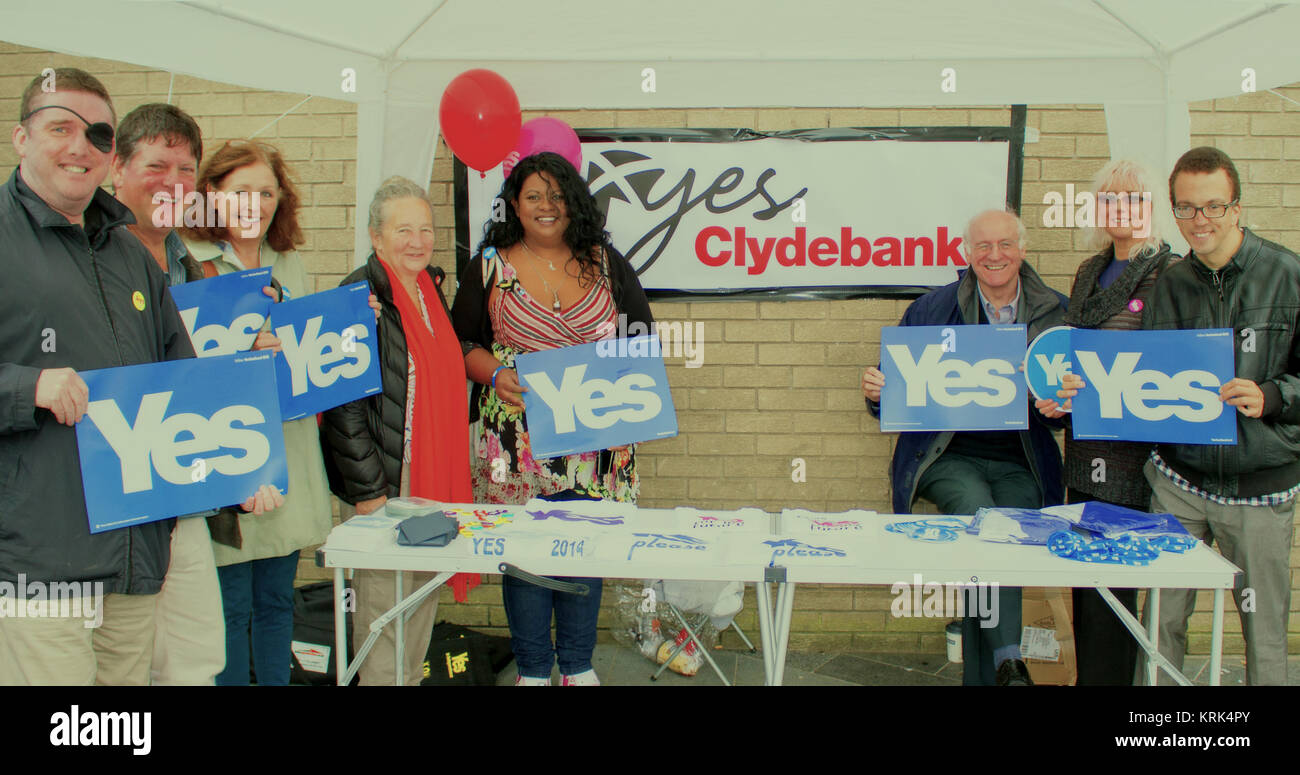 Gil Paterson, MSP für Clydebank und Milngavie, und ja Aktivisten am 16 August, 2014, Clydebank, Schottland Stockfoto