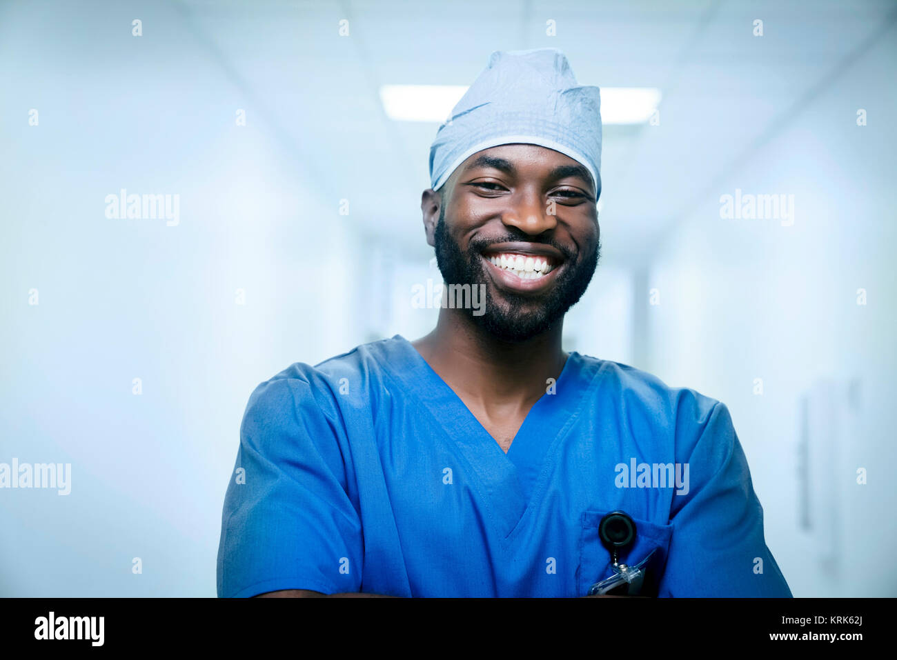 Portrait von lächelnden schwarz Krankenschwester Stockfoto