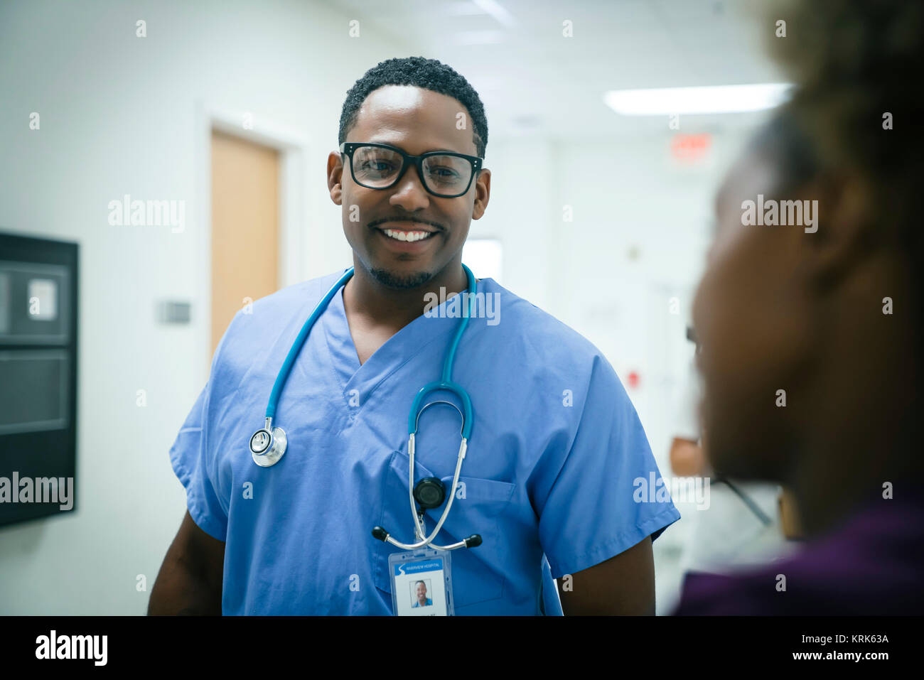 Schwarz Krankenschwestern sprechen Stockfoto