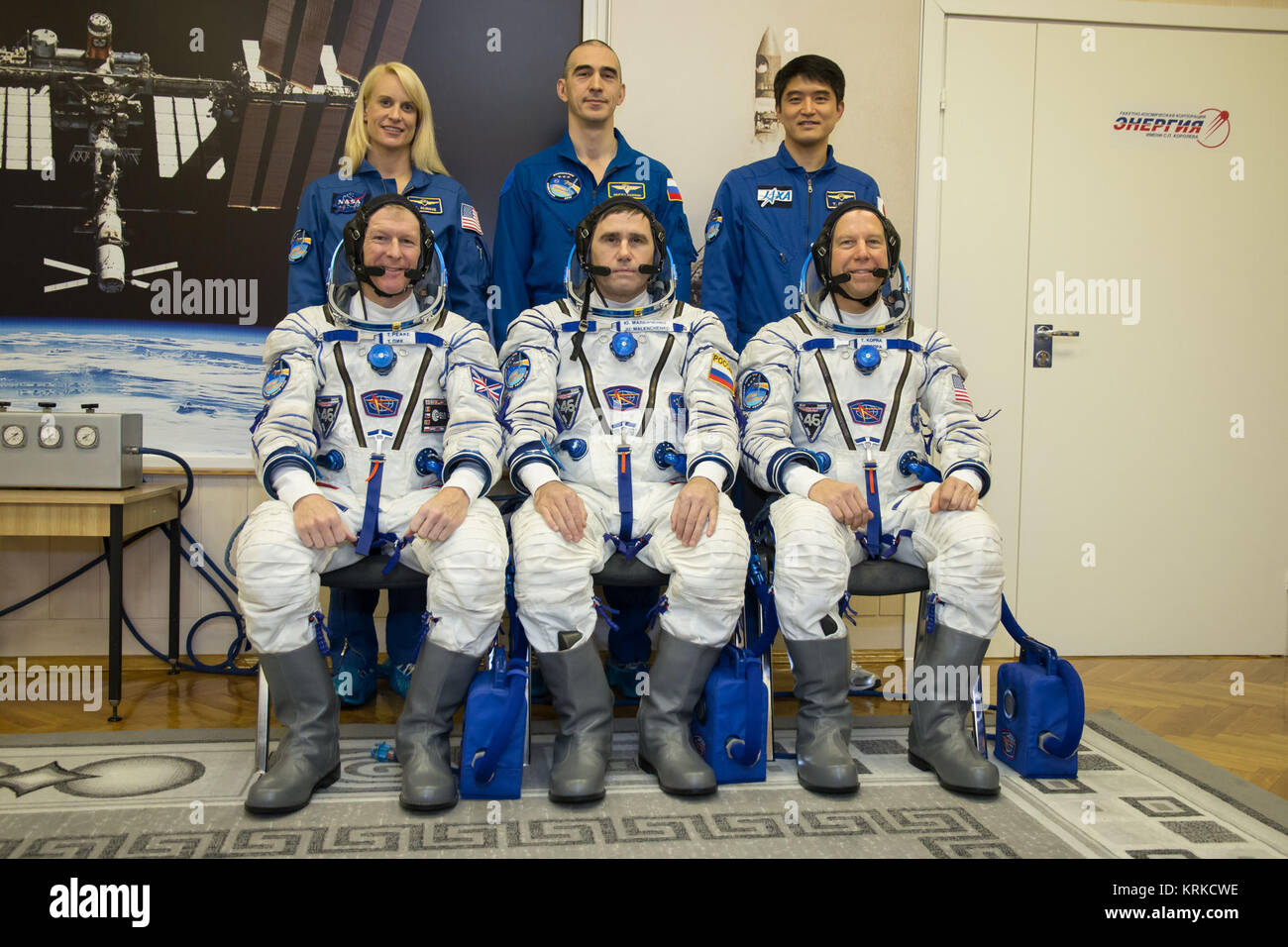 Sojus TMA-19 M Crew mit Backup Crew auf dem Kosmodrom Baikonur Stockfoto