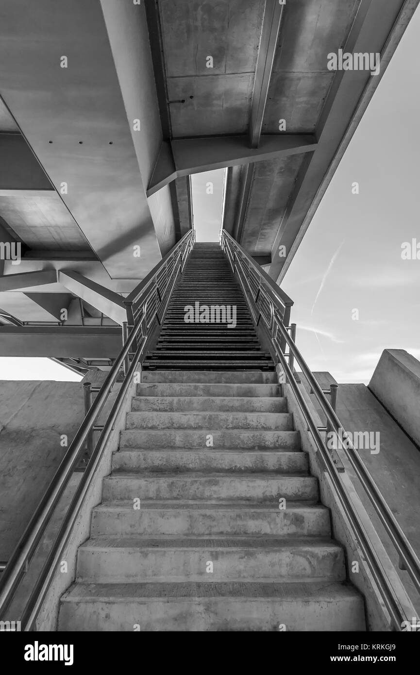 Architektur der waldschlÃ¶sschenbrÃ¼cke mit Treppe Stockfoto