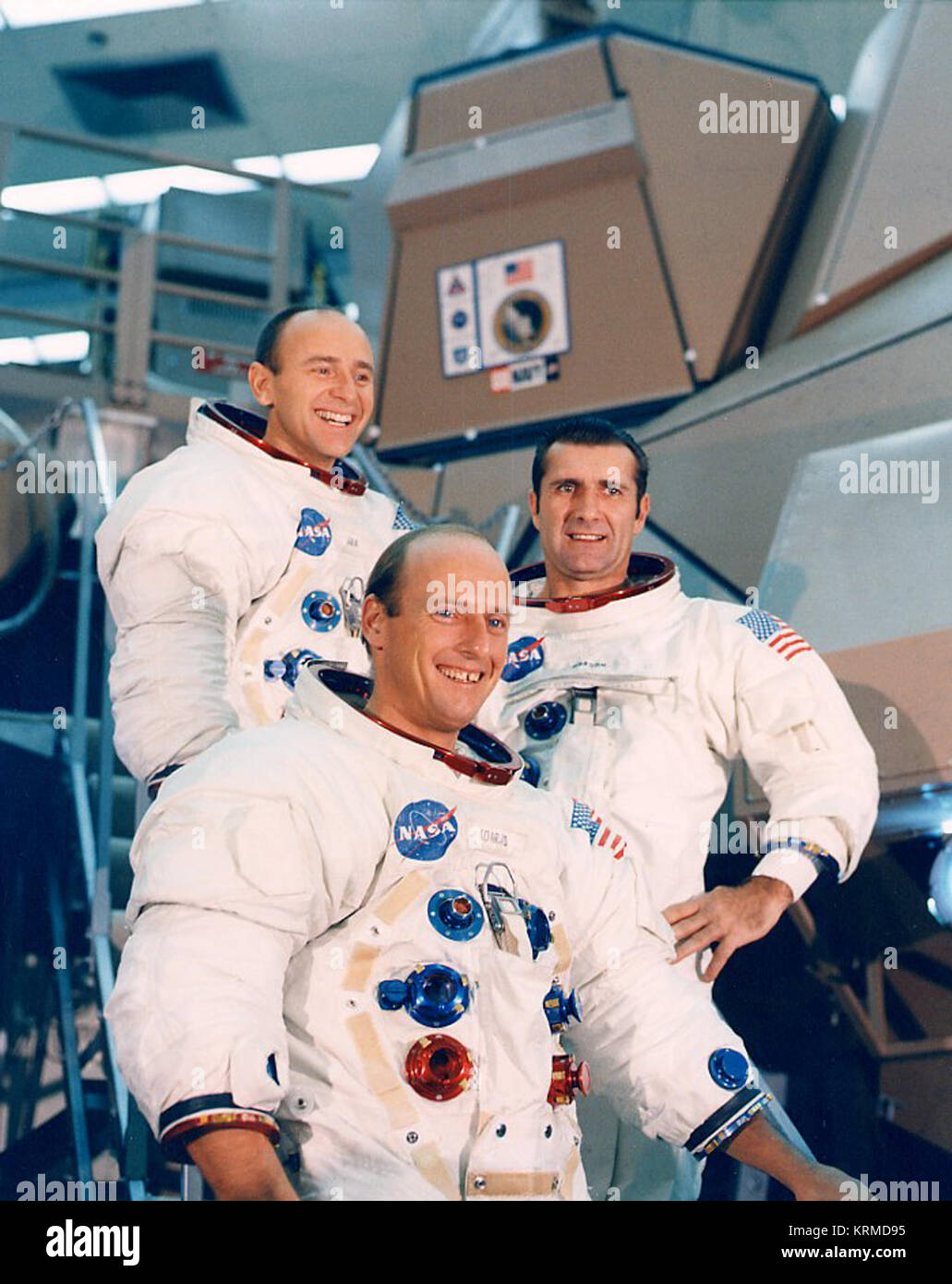 Die Apollo 12 Crew stellt auf der Leiter eines LM mockup Stockfoto