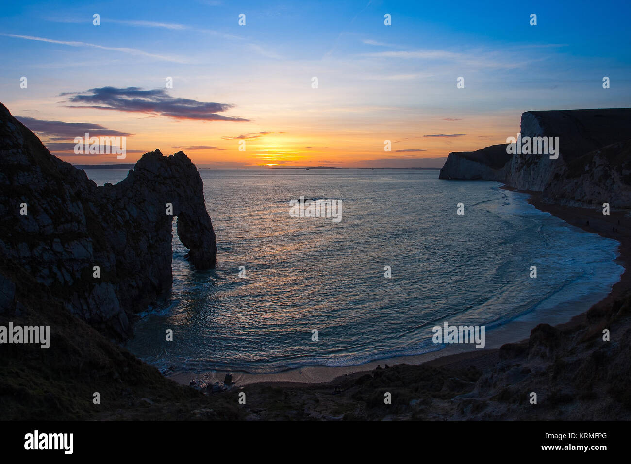 Sonnenuntergang in der Jurassic Coast in der Nähe von Lulworth in Dorset, England. Stockfoto