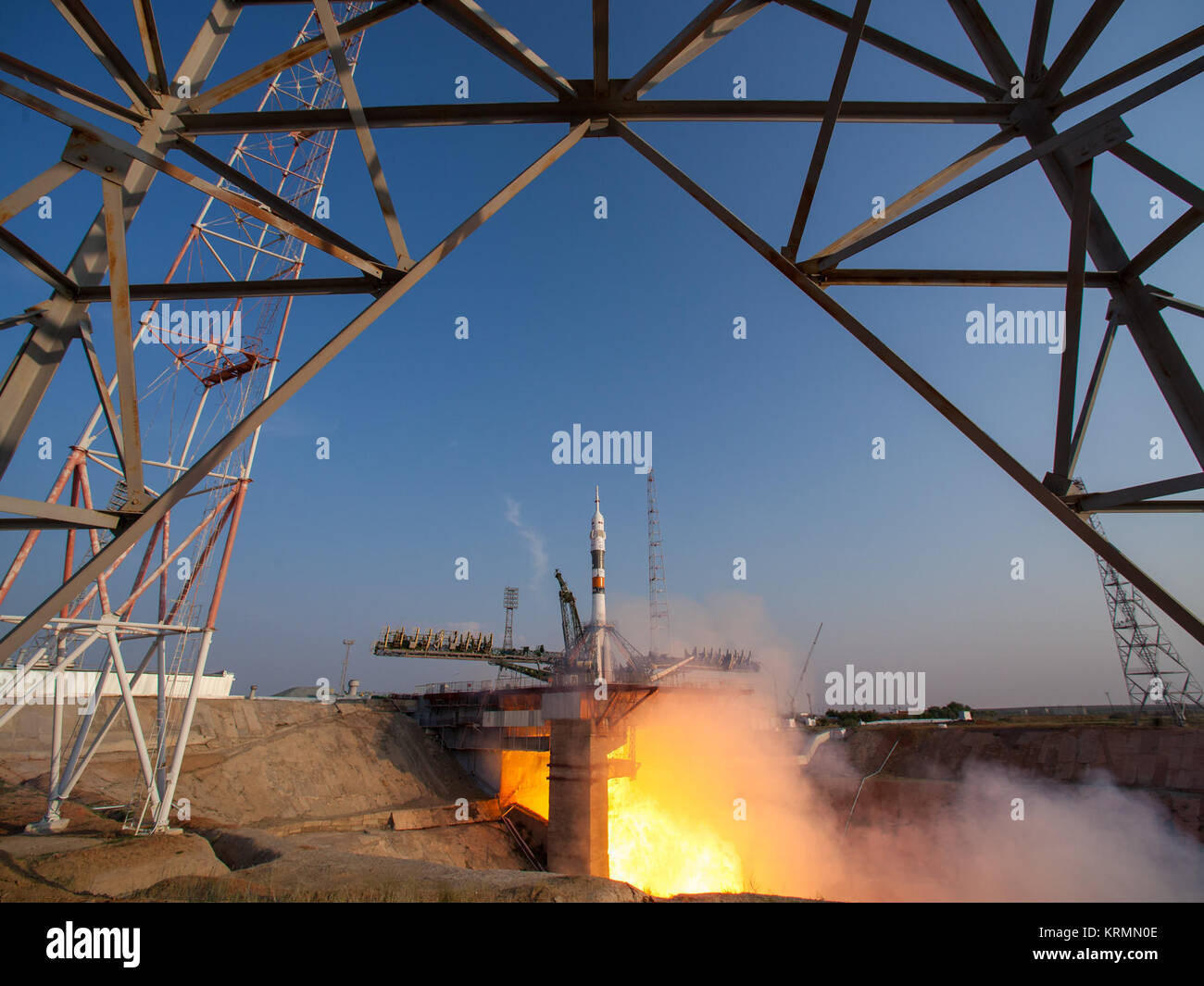 Die Sojus MS-01 Raumschiff startet vom Kosmodrom Baikonur mit Expedition 48-49 Crewmitglieder Kate Rubins der NASA, Anatoly Ivanishin von Roskosmos und Takuya Onishi der Japan Aerospace Exploration Agency (JAXA) onboard, Donnerstag, 7. Juli 2016, kasachischen Zeit (6. Juli), Baikonur, Kasachstan. Rubins, Ivanishin und Onishi wird etwa vier Monate auf dem orbital Komplex verbringen, Rückkehr zur Erde im Oktober. Photo Credit: (NASA/Bill Ingalls) Expedition 48 Starten (NHQ 201607070005) Stockfoto