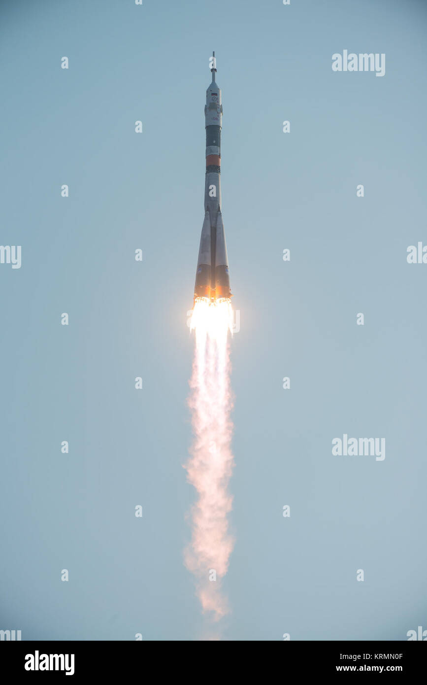 Die Sojus MS-01 Raumschiff startet vom Kosmodrom Baikonur mit Expedition 48-49 Crewmitglieder Kate Rubins der NASA, Anatoly Ivanishin von Roskosmos und Takuya Onishi der Japan Aerospace Exploration Agency (JAXA) onboard, Donnerstag, 7. Juli 2016, kasachischen Zeit (6. Juli), Baikonur, Kasachstan. Rubins, Ivanishin und Onishi wird etwa vier Monate auf dem orbital Komplex verbringen, Rückkehr zur Erde im Oktober. Photo Credit: (NASA/Bill Ingalls) Expedition 48 Starten (NHQ 201607070003) Stockfoto