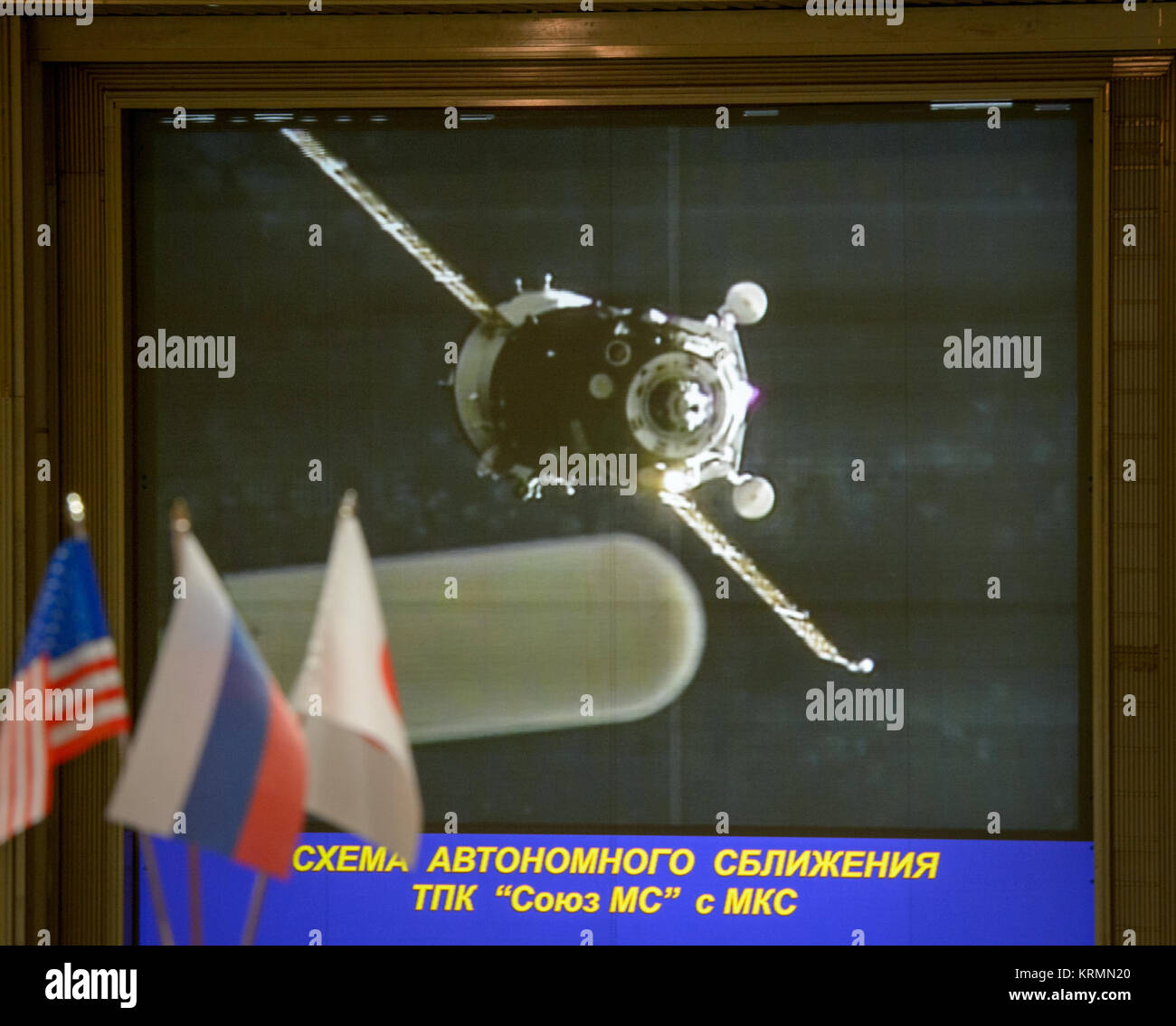 Die Sojus MS-01 Raumschiff mit Expedition 48-49 Crewmitglieder Kate Rubins der NASA, Anatoly Ivanishin von Roskosmos und Takuya Onishi der Japan Aerospace Exploration Agency (JAXA) onboard auf dem Bildschirm in Moskau Mission Control Center zu sehen ist, da es Ansätze der Internationalen Raumstation andocken, Samstag, 9. Juli 2016, Korolov, Russland. Rubins, Ivanishin und Onishi angedockt um 12:06:00 CEST Samstag, 9. Juli 254 Satzung Meilen über dem Südpazifik und verband Expedition 48 Commander Jeff Williams der NASA) und die Flugingenieure Oleg Skripochka und Alexey Ovchinin von Roskosmos. Foto Credi Stockfoto