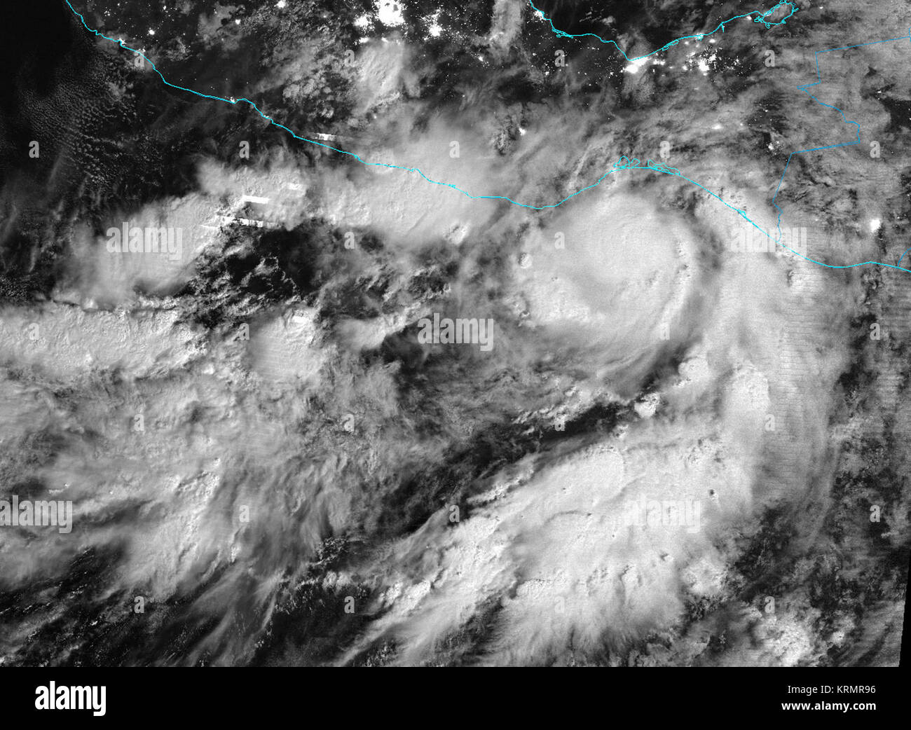 Die VIIRS Instruments an Bord des NASA-Satelliten NOAA Suomi NPP das nächtliche Bild des Hurrikans Barbara gefangen, nachdem es Landfall in südwestlichem Mexiko hergestellt. Das Bild wurde am 29. Mai um 08:22 UTC (4:22 Uhr EDT). Die hellen, weißen Bereich in der oberen rechten Ecke sind die Lichter der Stadt von der Stadt Veracruz. Die hellen, weißen Bereich oben in der Mitte sind aus Mexico City. Credit: William Straka III//UWM/SSEC/CIMSS ---- Satelliten der NASA siehe Hurrikan Barbara an Land und Zischen Hurrikan Barbara kommen vor kurzem Landfall entlang der südlichen Pazifikküste von Mexiko und der NASA und TRMM Suomi NPP Stockfoto
