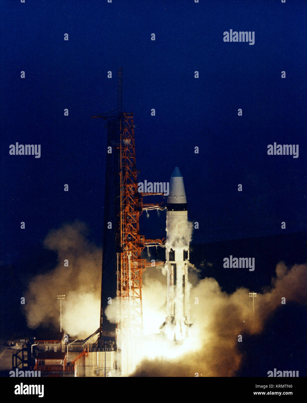 Am frühen Abend Start von Apollo 5 von Pad 37B Stockfoto