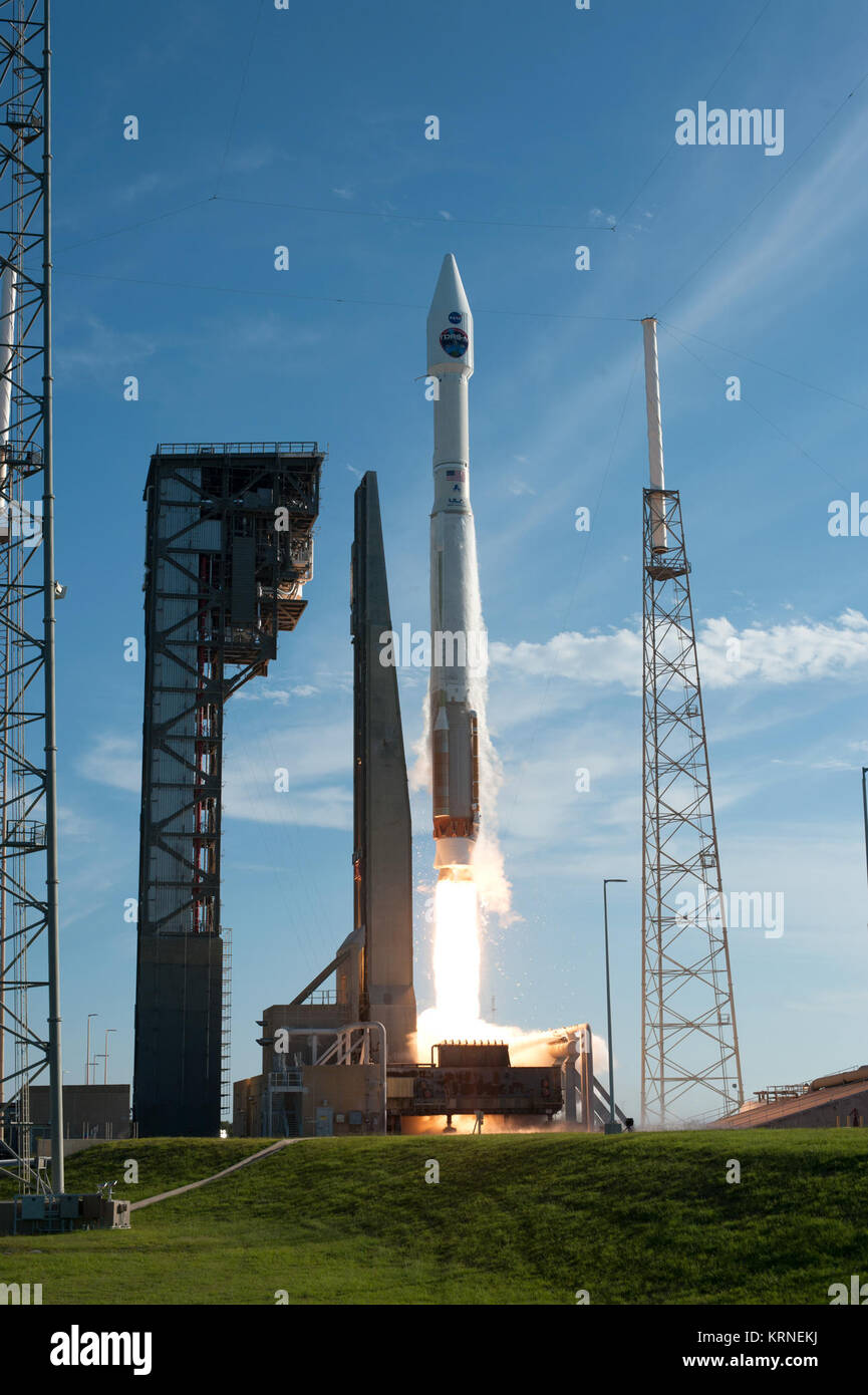 Ein United Launch Alliance Atlas V Rakete hebt ab vom Weltraum aus komplexen 41 Start in Cape Canaveral Air Force Station in Florida, mit der NASA-Tracking und Data Relay Satellite, TDRS-M. TDRS-M. Start war um 8:29 Uhr EDT. TDRS-M ist die neueste Sonde für die Konstellation der Agentur von Kommunikationssatelliten, mit der nahezu kontinuierlichen Kontakt mit kreisenden Raumsonde, die von der Internationalen Raumstation und Hubble Space Telescope auf die wissenschaftlichen Observatorien bestimmt. KSC -20170818-PH AWG 01 0012 (36482855622) Stockfoto