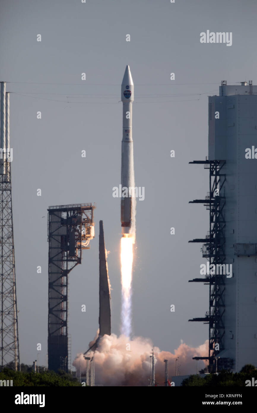 Ein United Launch Alliance Atlas V Rakete hebt ab vom Weltraum aus komplexen 41 Start in Cape Canaveral Air Force Station in Florida, mit der NASA-Tracking und Data Relay Satellite, TDRS-M. TDRS-M. Start war um 8:29 Uhr EDT. TDRS-M ist die neueste Sonde für die Konstellation der Agentur von Kommunikationssatelliten, mit der nahezu kontinuierlichen Kontakt mit kreisenden Raumsonde, die von der Internationalen Raumstation und Hubble Space Telescope auf die wissenschaftlichen Observatorien bestimmt. KSC -20170818-PH KLS 01 0042 (36602854876) Stockfoto