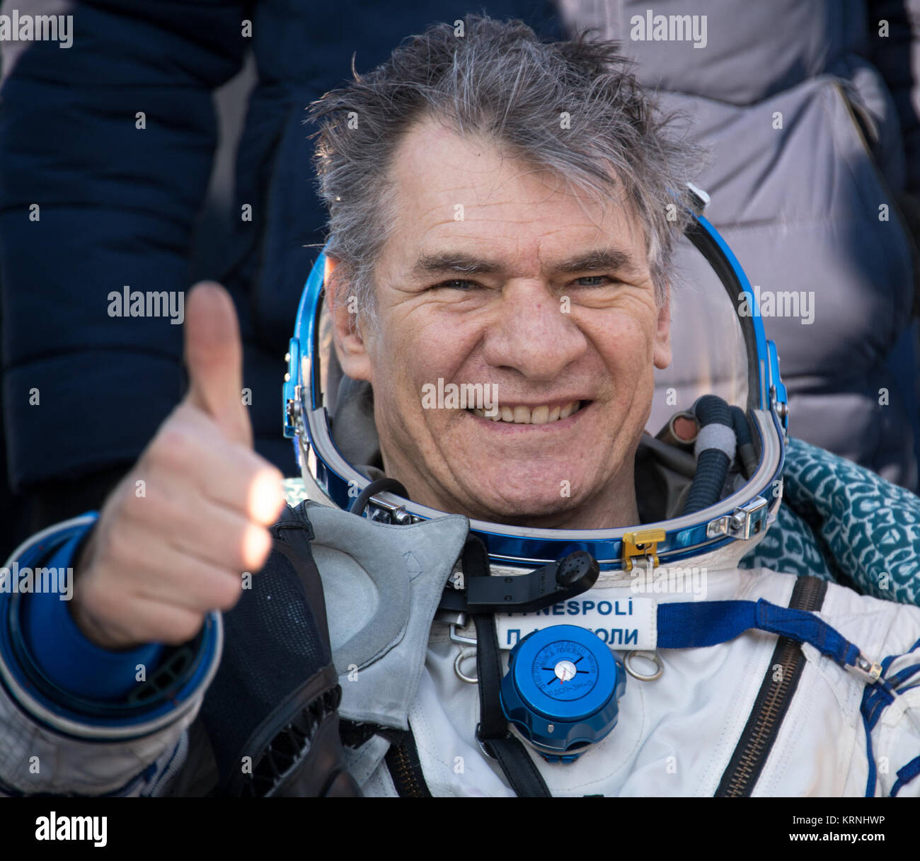 ESA (European Space Agency) Astronauten Paolo Nespoli ruht in einem Stuhl kurz nach ihm und der NASA-Astronaut Randy Bresnik, und Roskosmos Kosmonaut Sergey Ryazanskiy landete in ihrer Sojus MS-05 Raumschiff in einer abgelegenen Gegend in der Nähe der Stadt Zhezkazgan, Kasachstan am Donnerstag, 04.12., 14., 2017. Bresnik, Nespoli und Ryazanskiy Rückkehr nach 139 Tagen im Weltraum, wo sie dienten als Mitglieder der Expedition 52 und 53 Crews der Internationalen Raumstation an Bord. Photo Credit: (NASA/Bill Ingalls) Expedition 53 Sojus MS-05 Landung (NHQ 201712140003) Stockfoto