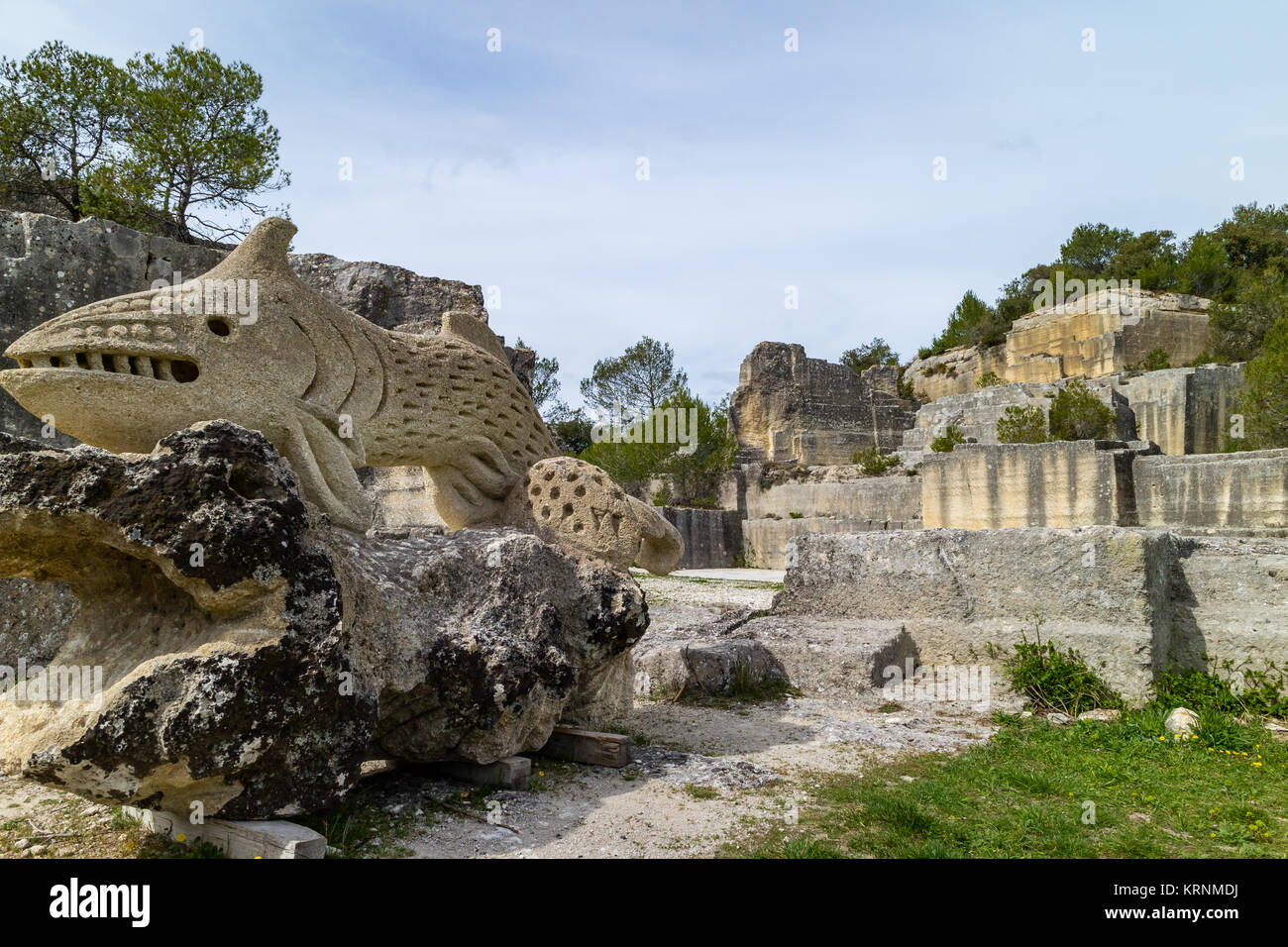 Les carrières du Bon Temps/Les carrières de Junas. Stillgelegte Steinbruch und jetzt Festivalgelände und touristische Attraktion bei Junas, Gard, Frankreich Stockfoto