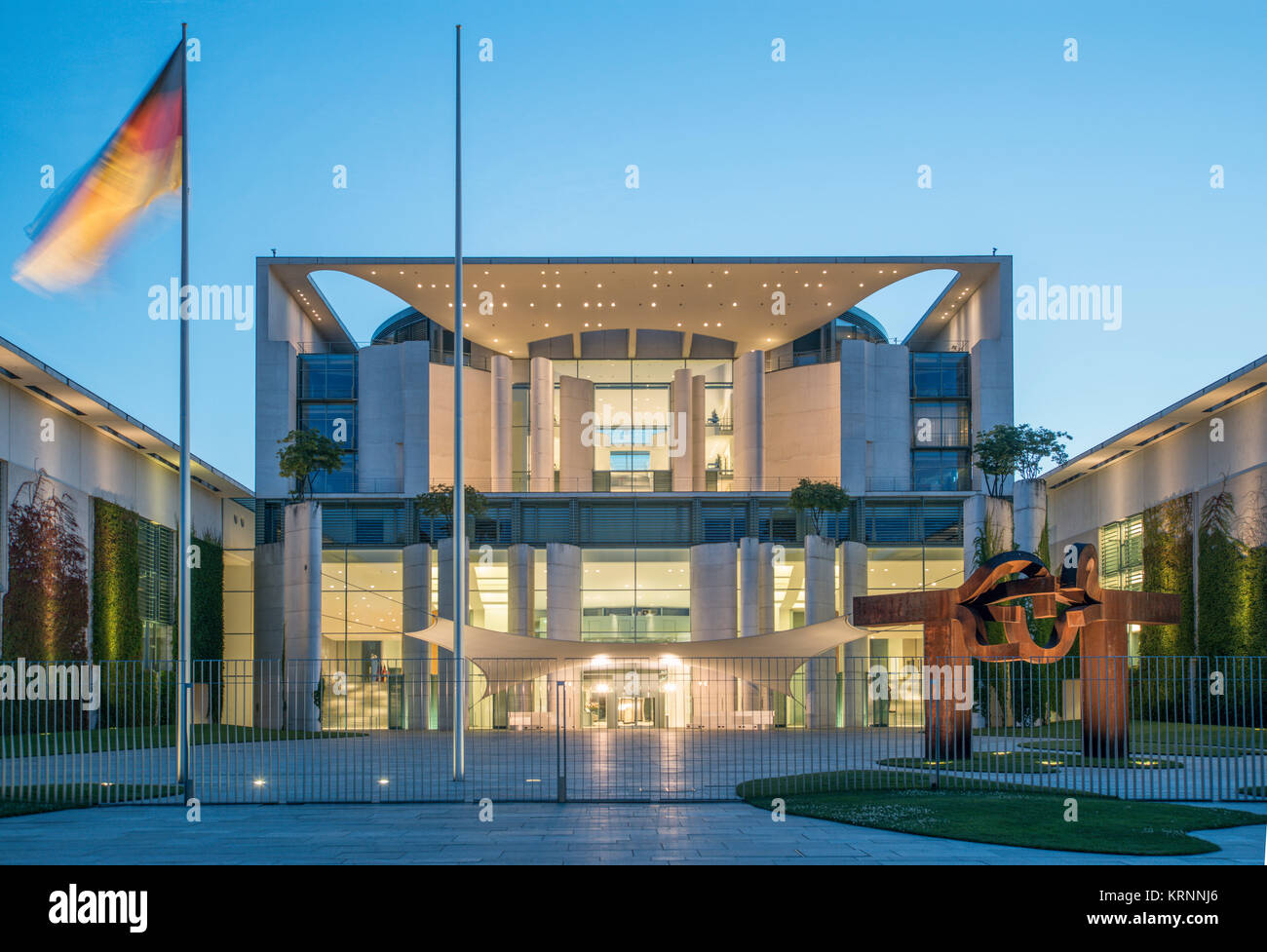 Bundeskanzleramt in der Dämmerung, Berlin, Tiergarten Stockfoto