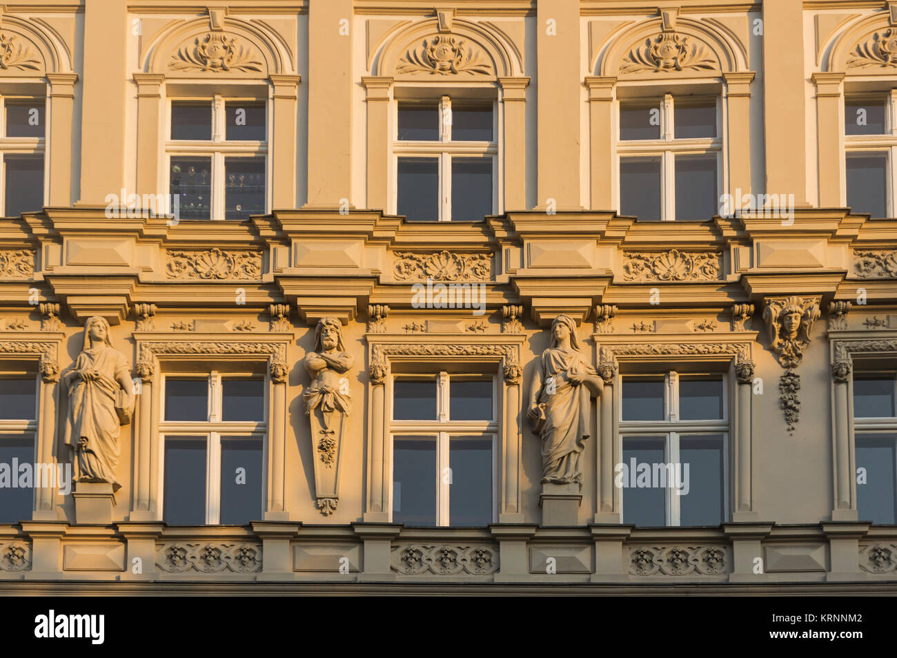 Art Deco Fassade, planufer am Landwehrkanal, Kreuzberg, Berlin, Deutschland Stockfoto