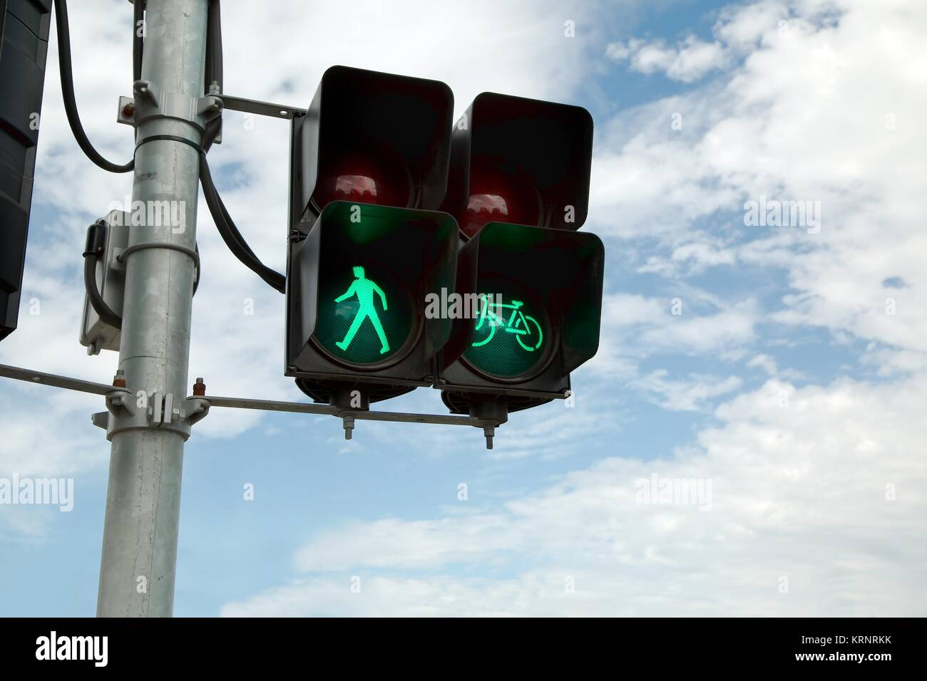 Grünes Licht in städtischen Straße Stockfoto