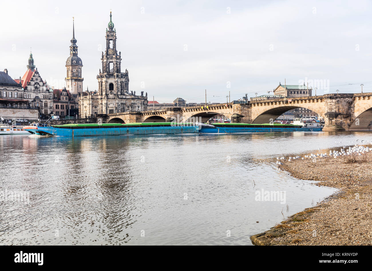 Güterverkehr auf der Elbe. Stockfoto