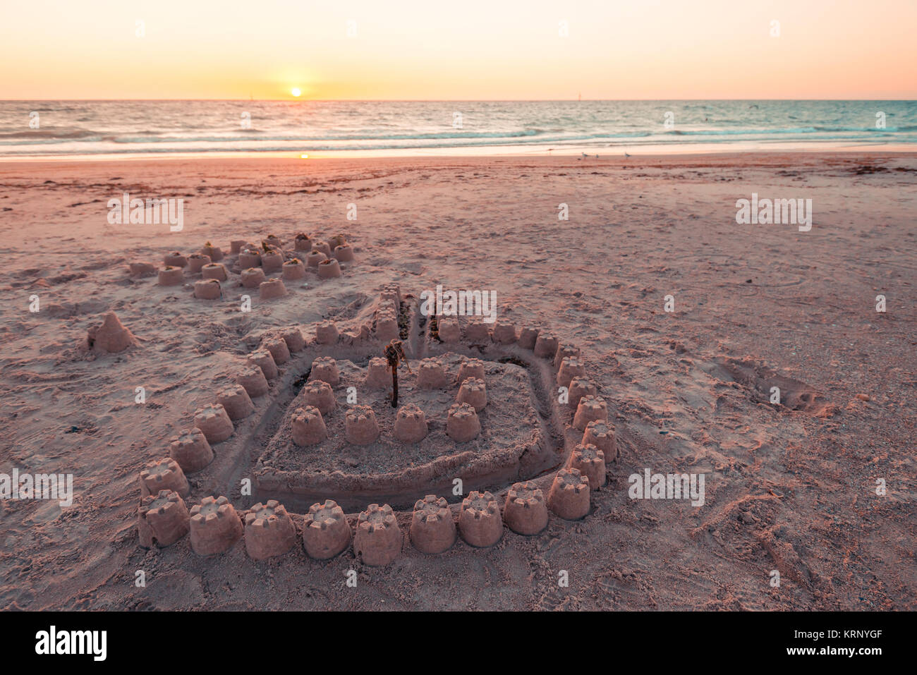 Sandburg am Strand bei Sonnenuntergang, South Australia. Farbe-toning angewendet Stockfoto