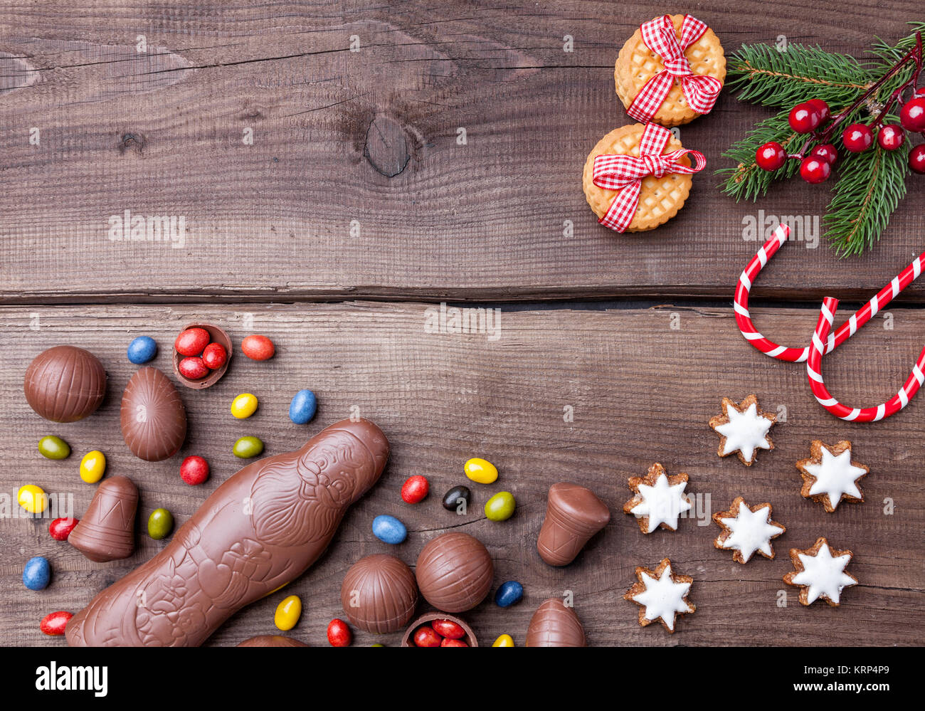 Festliche Weihnachten Hintergrund mit Süßigkeiten und Dekoration