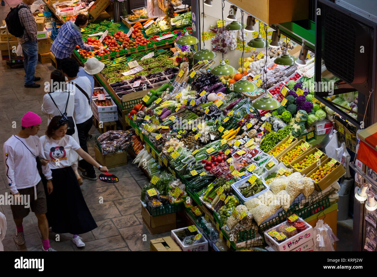 Kanazawa, Japan, 10. Juni 2017: Vielfalt der frischen, rohen Gemüse zum Verkauf an der Omicho Markt Stockfoto