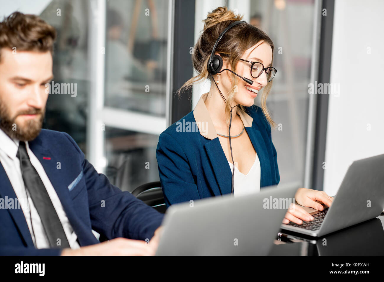 Business Konferenz mit Headset Stockfoto