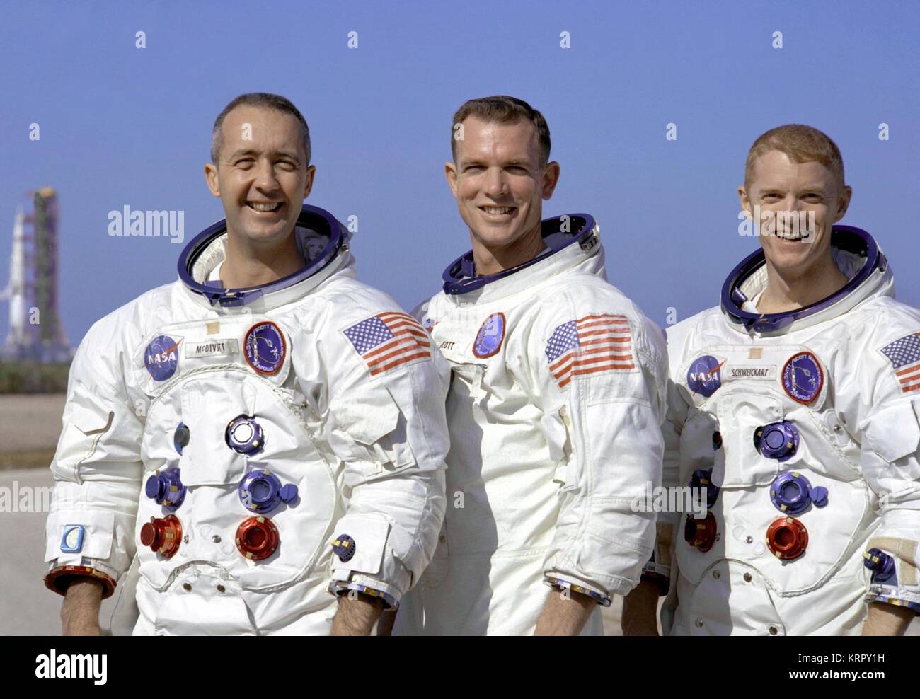 NASA Apollo 9 Lunar orbitalen Mission prime Besatzungsmitglieder amerikanischen Astronauten James McDivitt (links), David Scott, und Russel Schweickart im Kennedy Space Center, 18. Dezember 1968 in Merritt Island, Florida. Stockfoto
