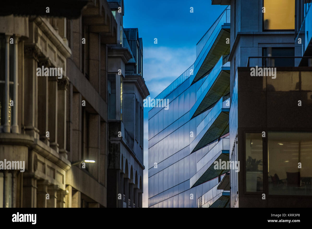 Mix zwischen moderner Architektur und historische Architektur in London. Stockfoto