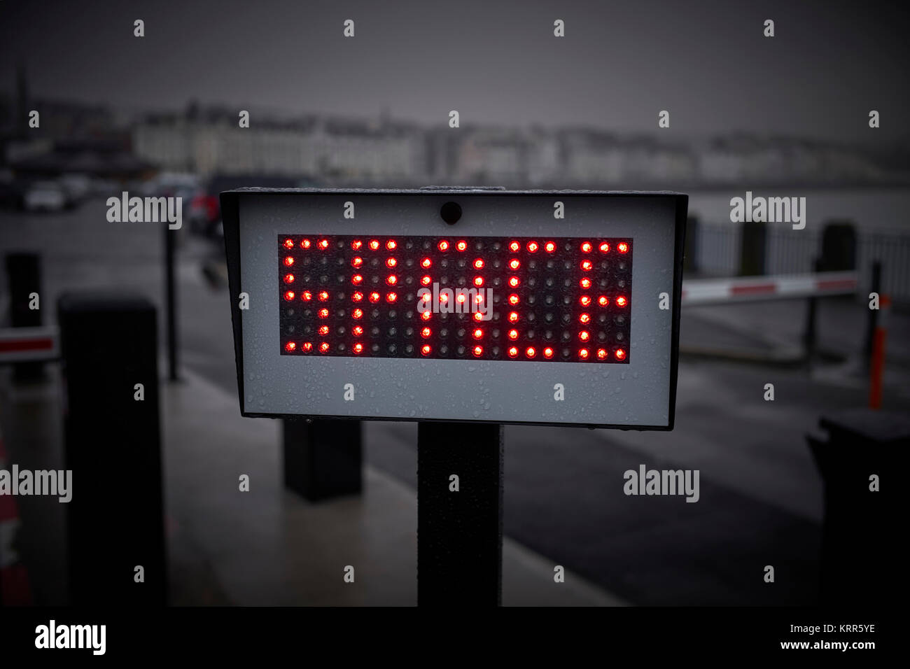 Schild am Eingang zum Parkplatz sagen Platz Stockfoto